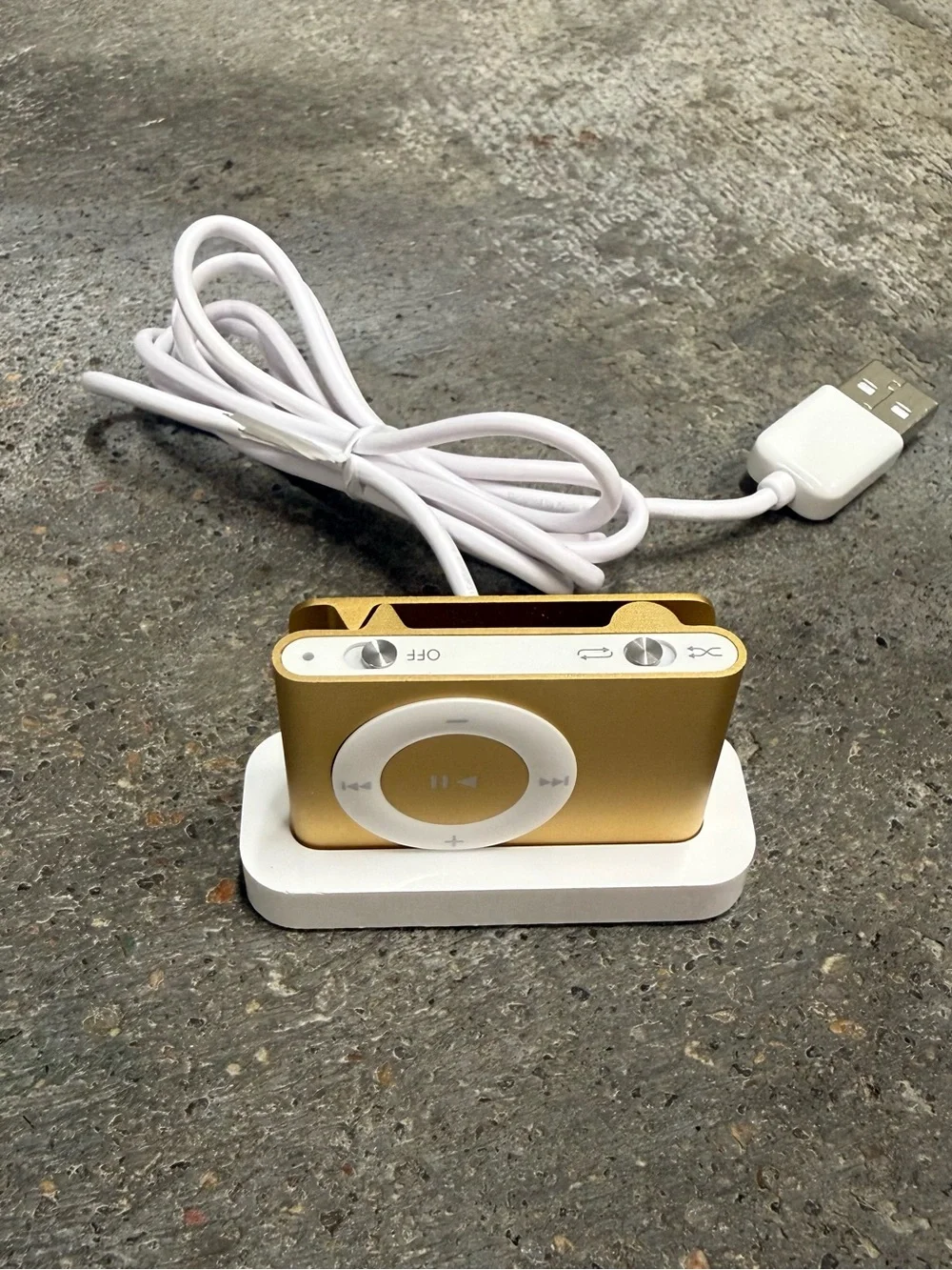 Apple iPod Shuffle 2nd Gen 1GB Gold Complete w/ Case Tested Working